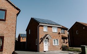 Morville Court - 2 Bed House With Office